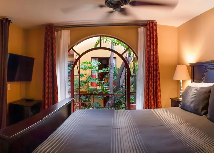 The Red Tree House 3*
