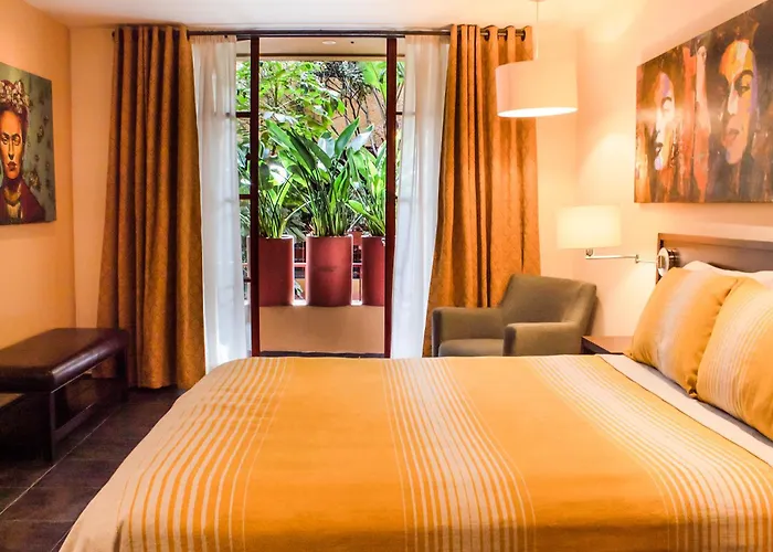 The Red Tree House 3*