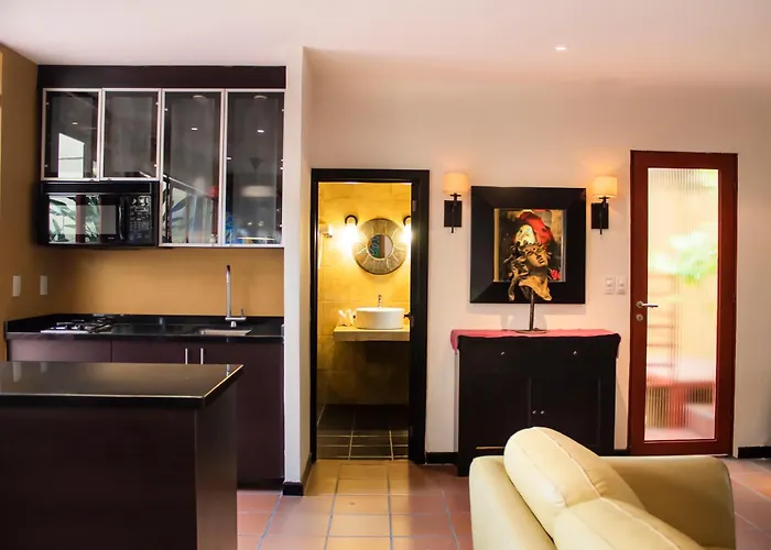 The Red Tree House Bed & Breakfast 3*